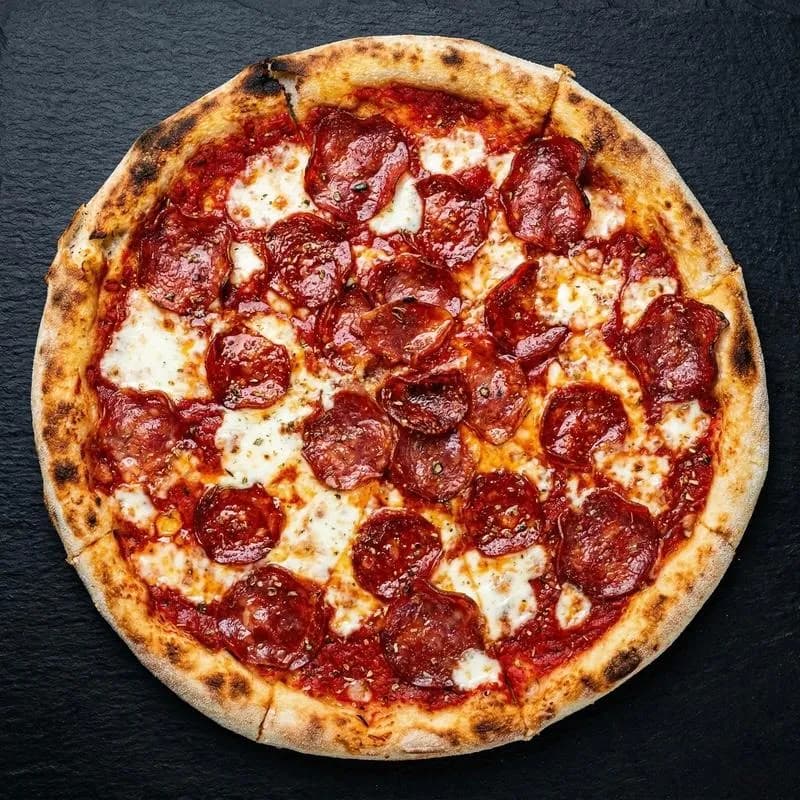 Salami, Tomato sauce, mozzarella, salami