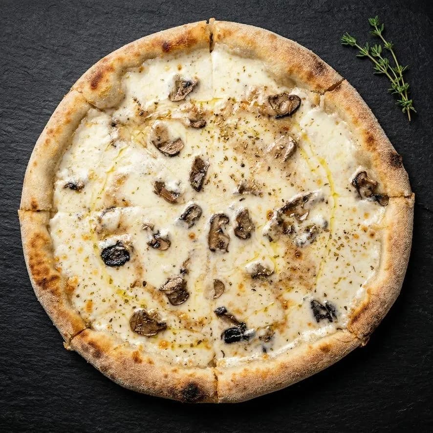 Truffle & Mush, Mushrooms, mozzarella, parmesan, truffle sauce